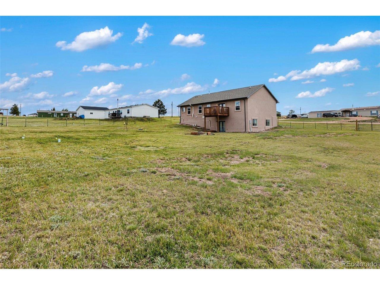 Image 4: Large fenced back yard Image 4: Large fenced back yard