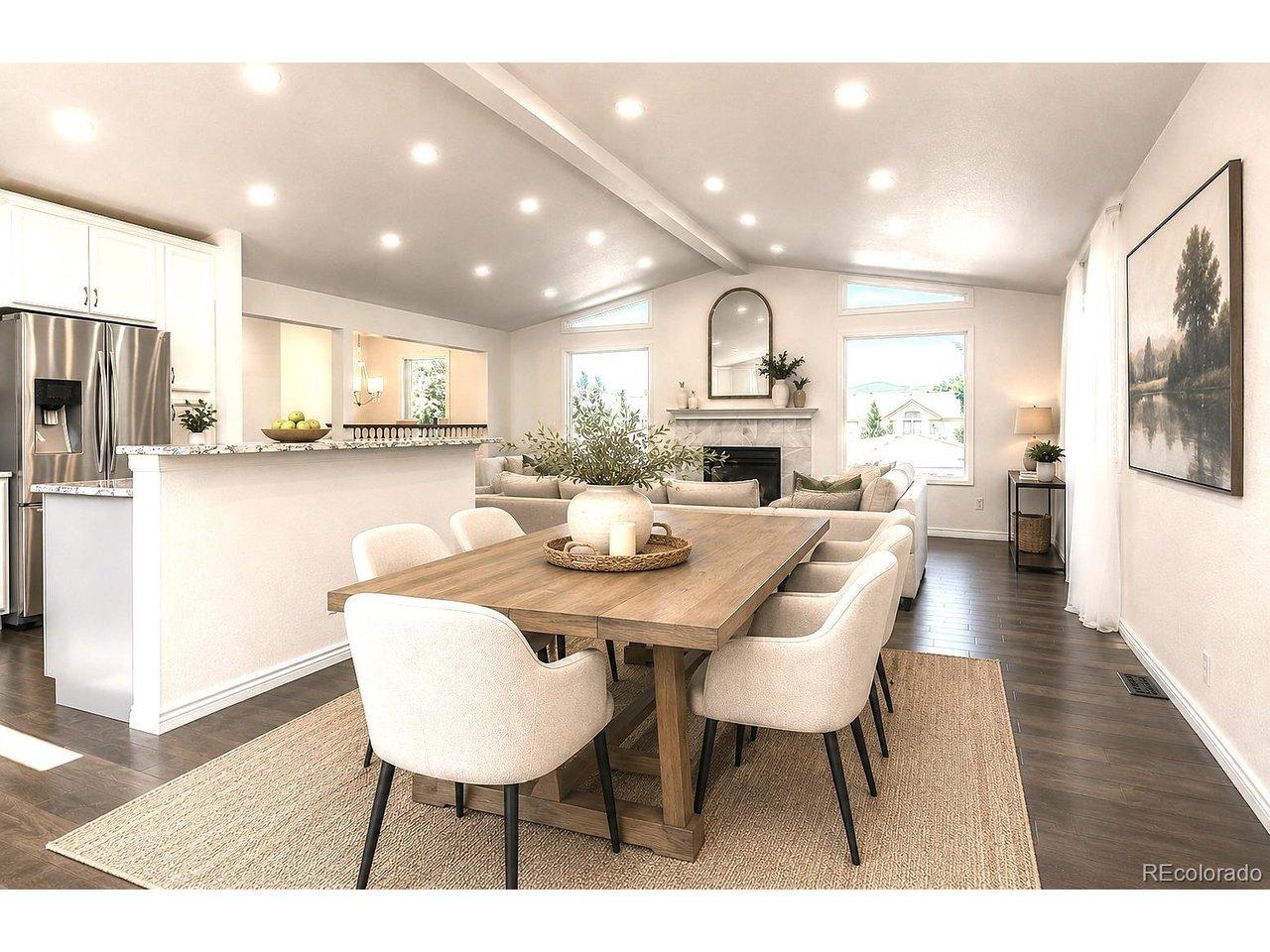 Image 3: Dining area (virtually staged) Image 3: Dining area (virtually staged)