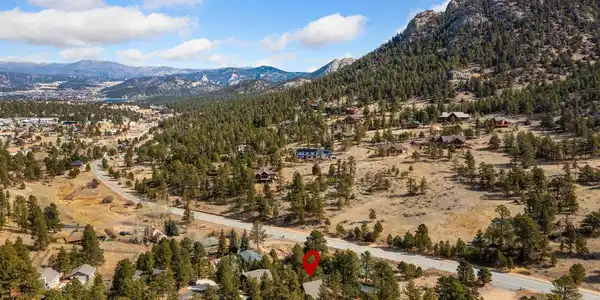 Image 2: Conveniently located off of Fish Creek Road Image 2: Conveniently located off of Fish Creek Road