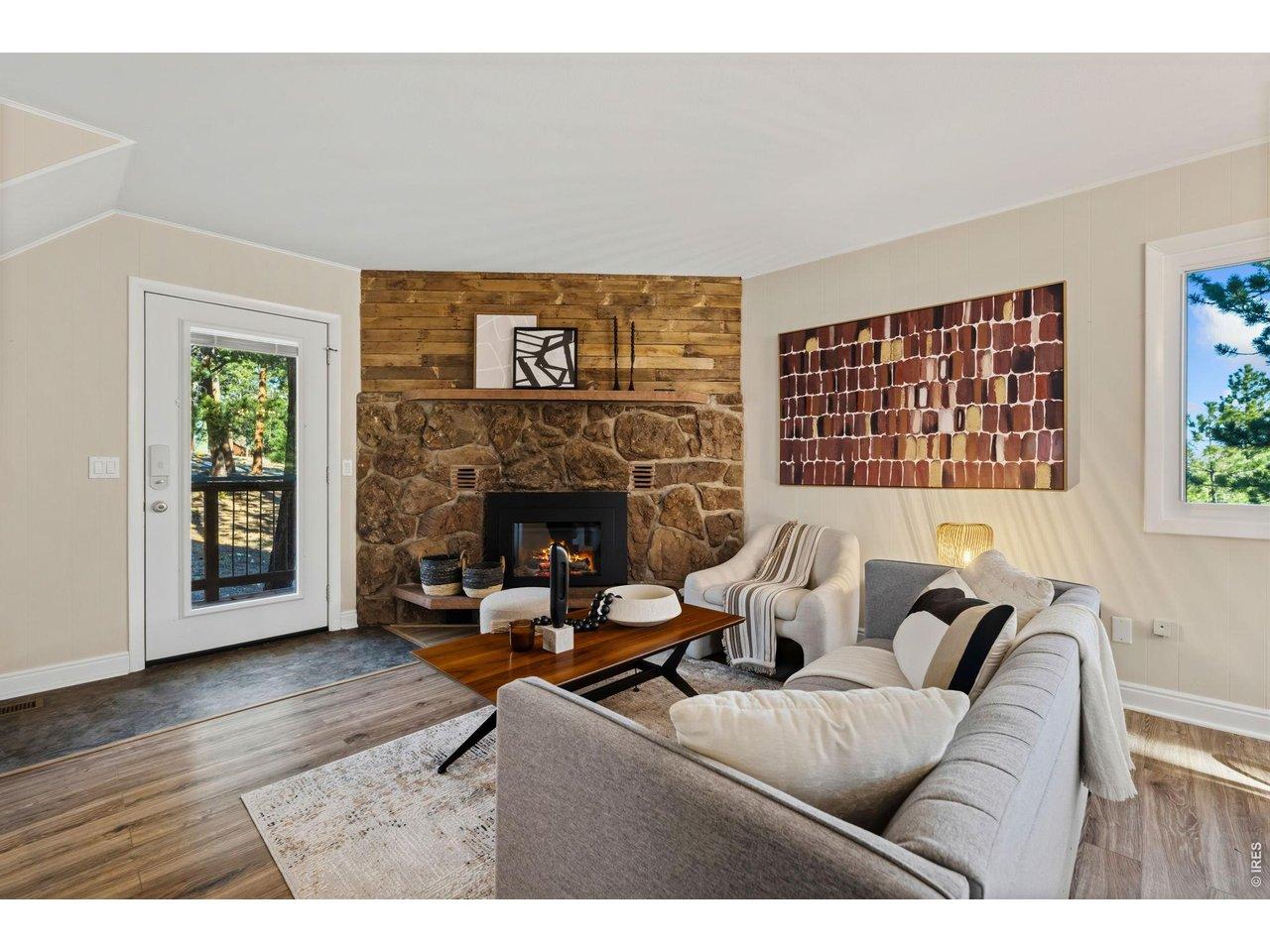 Image 4: Front Entry to the Living Room