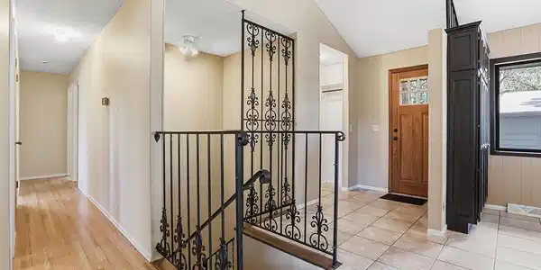 Image 4: Foyer Image 4: Foyer
