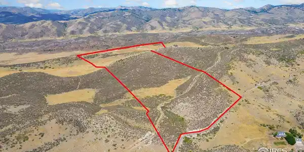 Image 3: Lot lines are approximate