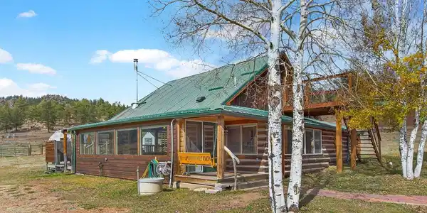 Image 4: ORIGINAL LOG HOME Image 4: ORIGINAL LOG HOME