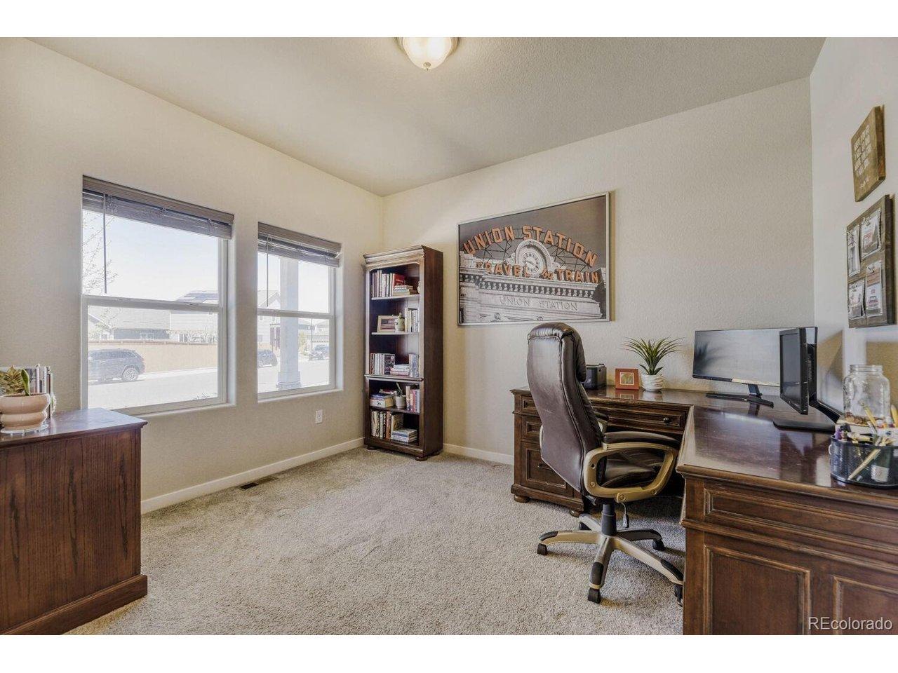 Image 3: Front office Image 3: Front office