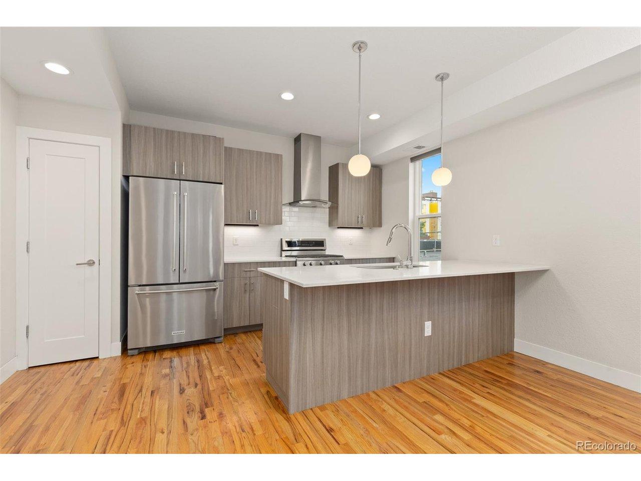Image 3: Fully equipped kitchen