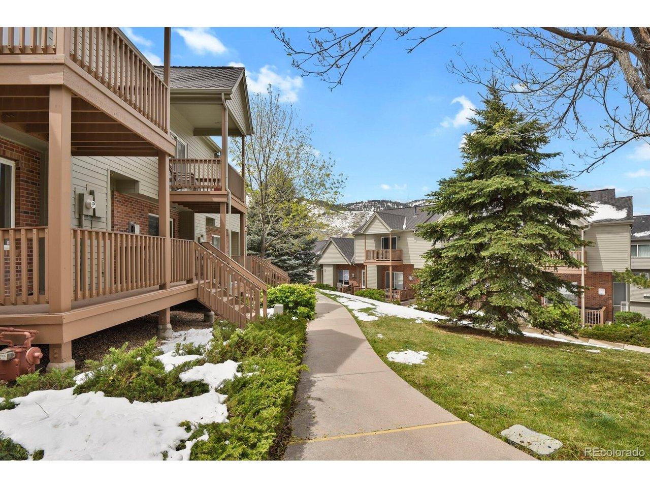 Image 4: Well maintained community Image 4: Well maintained community