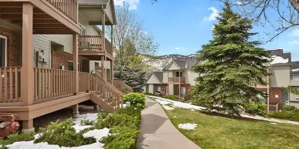 Image 4: Well maintained community Image 4: Well maintained community