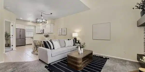 Image 4: Living Room/Dining Area/Kitchen
