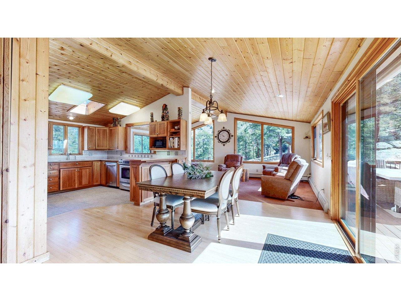 Image 3: Dining area adjoining kitchen so the whole family can enjoy. Image 3: Dining area adjoining kitchen so the whole family can enjoy.