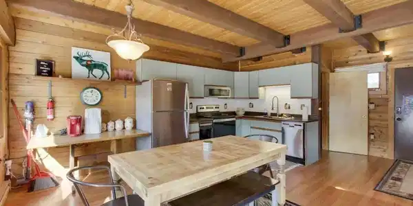 Image 4: Kitchen and Dining Area Image 4: Kitchen and Dining Area