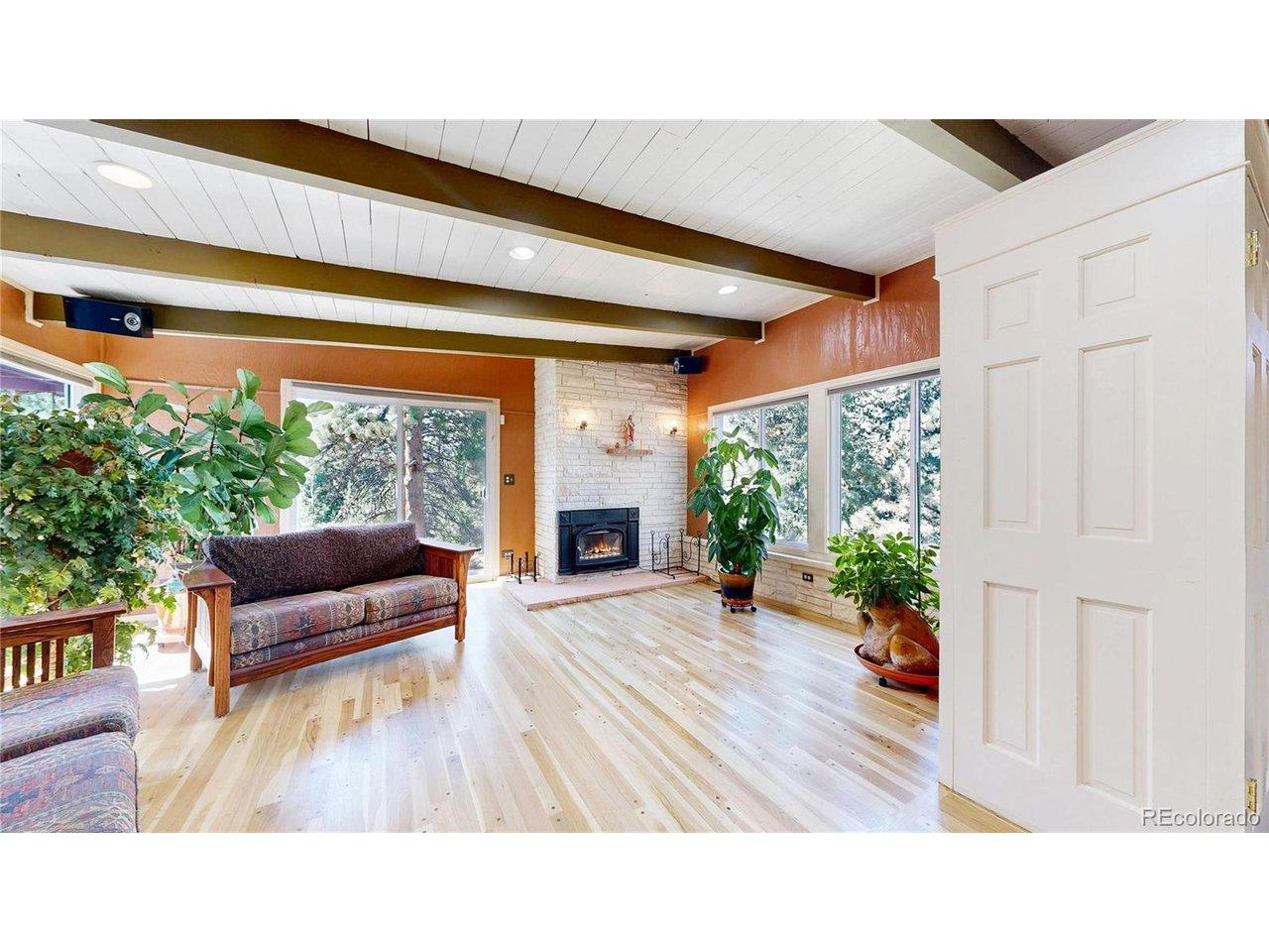 Image 4: Living Room