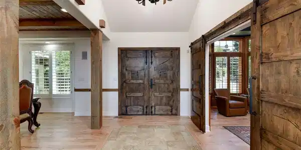 Image 2: Foyer Image 2: Foyer