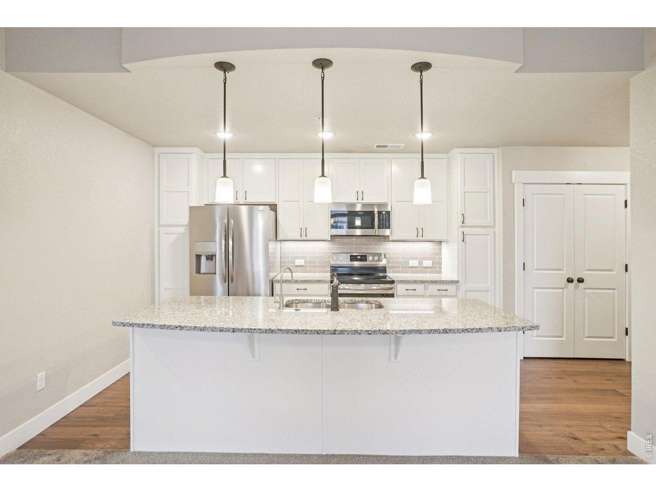 Image 4: Kitchen with Granite Countertops and SS Appliances Image 4: Kitchen with Granite Countertops and SS Appliances