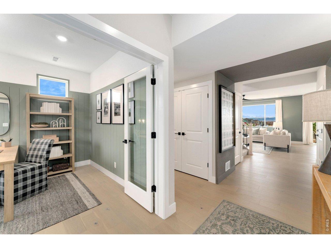 Image 4: Foyer