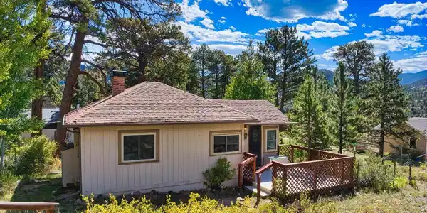 811 Larkspur Rd