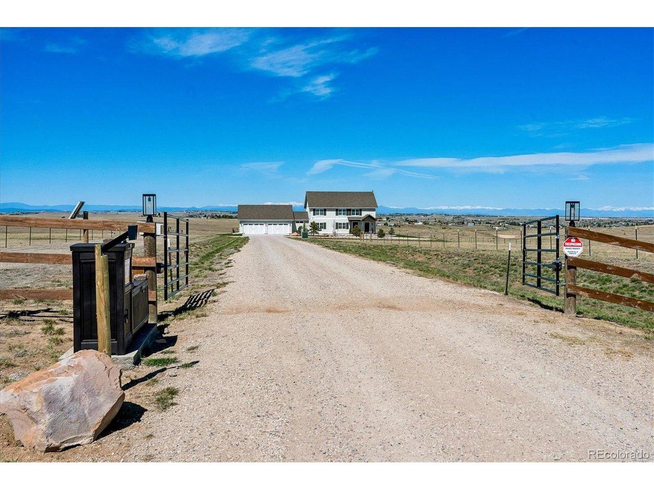 Image 4: Gated entrance