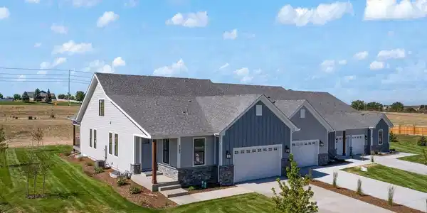 Image 4: Hardboard exterior siding maintained by the HOA Image 4: Hardboard exterior siding maintained by the HOA