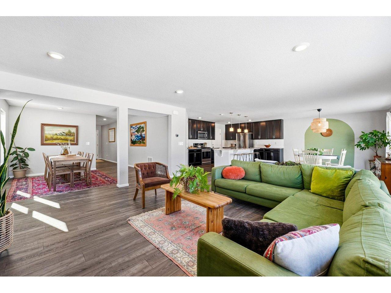 Image 4: Large open floorplan on the main level allows easy flow between kitchen, dining and living spaces. Image 4: Large open floorplan on the main level allows easy flow between kitchen, dining and living spaces.