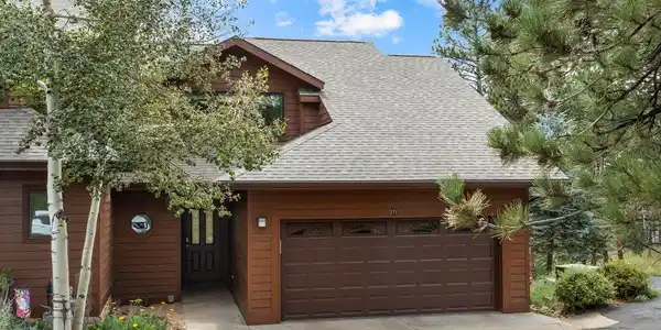 Image 4: 271 Steamer Ct - Beautiful Mountain Creek Townhome! Image 4: 271 Steamer Ct - Beautiful Mountain Creek Townhome!