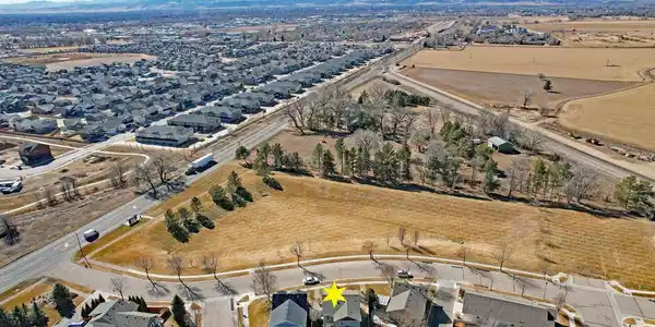 Image 2: Looking behind house to the West.   Open space , magic views, and peaceful!