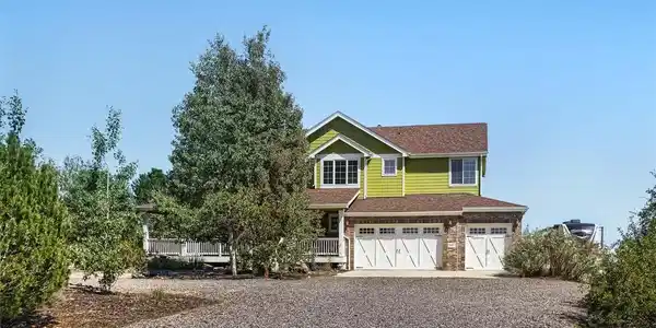 Image 3: Oversized three car garage Image 3: Oversized three car garage