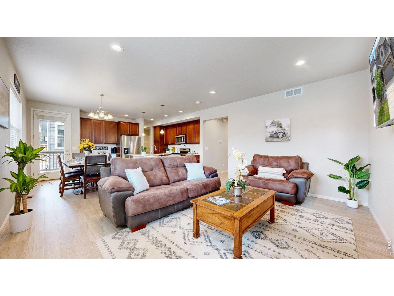Image 1: Open floorplan with tons of natural light Image 1: Open floorplan with tons of natural light