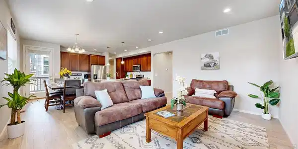 138 N Pamela Dr