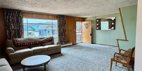 Image 3: large living room Image 3: large living room