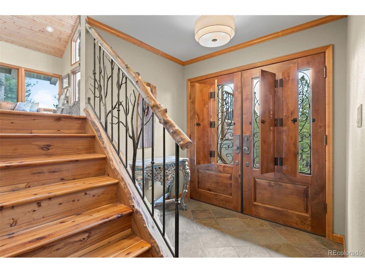 Image 3: Front entryway Image 3: Front entryway