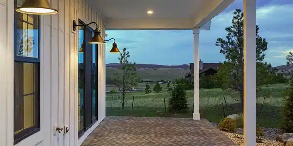 Image 3: Welcoming paver covered patio entrance. Image 3: Welcoming paver covered patio entrance.