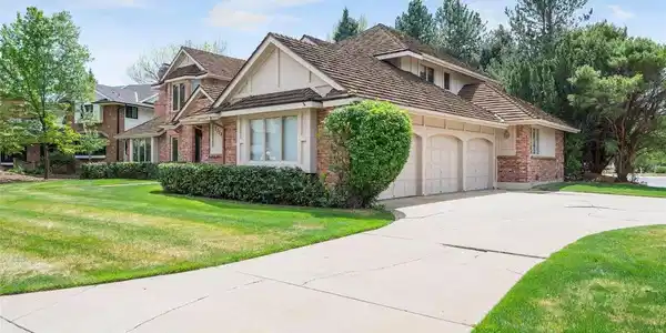 Image 4: 3-Car Side-Load Garage Image 4: 3-Car Side-Load Garage