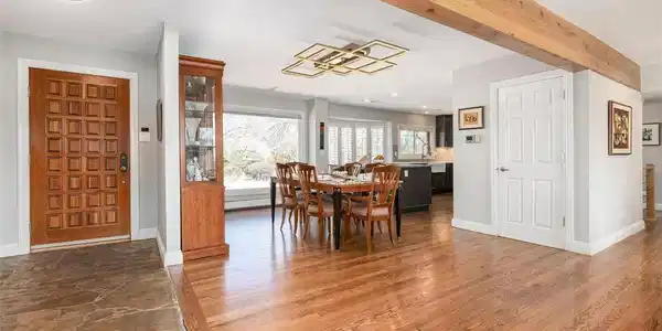 Image 4: Entry
