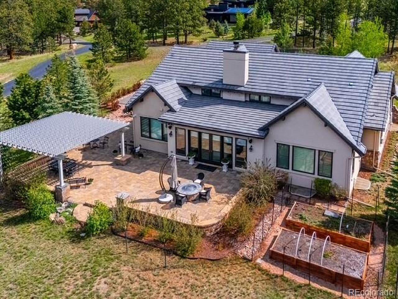 Image 4: Huge brick patio for entertaining Image 4: Huge brick patio for entertaining