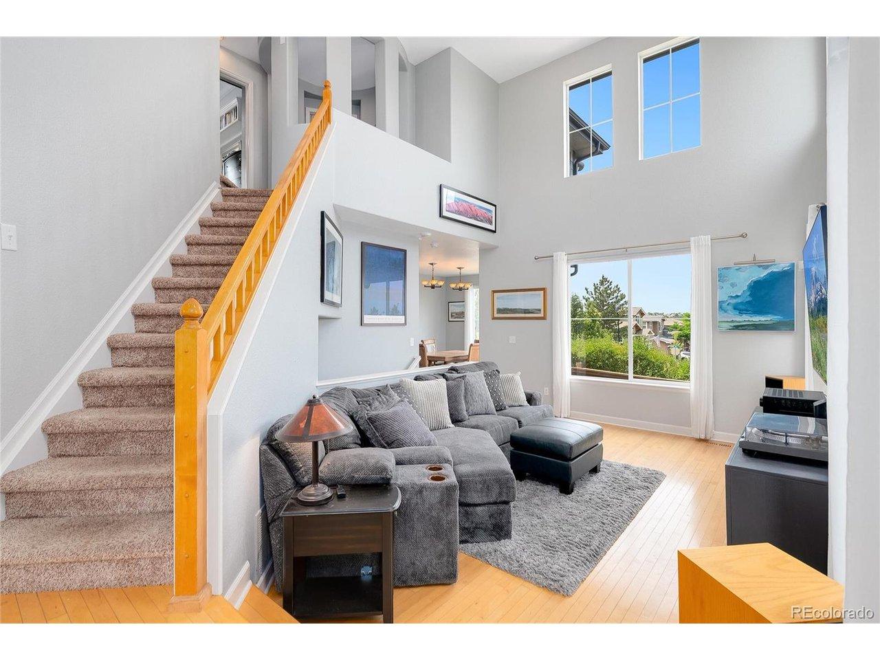 Image 3: Bright and airy great room Image 3: Bright and airy great room