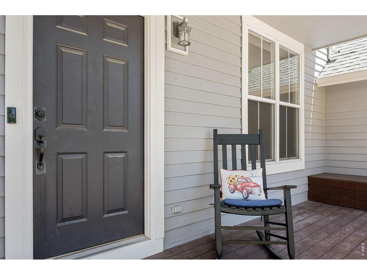 Image 3: Inviting front porch!