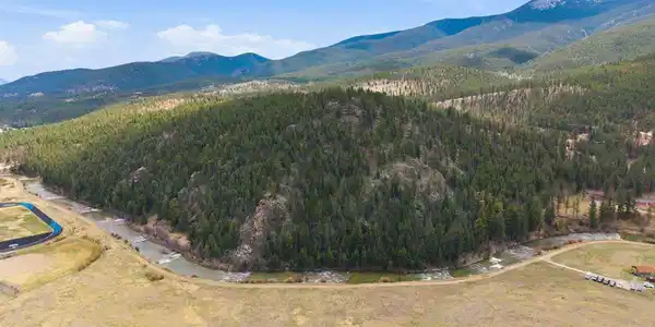 Image 4: Nearly 1/3 mile of privately accessed fishing on the southern side of the South Platte River. Image 4: Nearly 1/3 mile of privately accessed fishing on the southern side of the South Platte River.