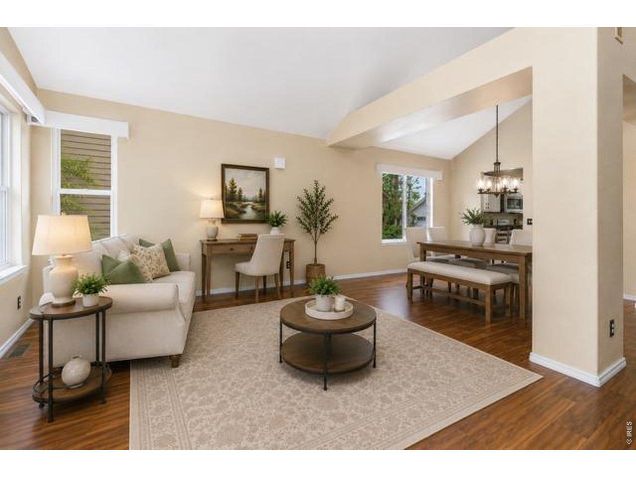 Image 4: Large Living Room Image 4: Large Living Room