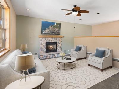 582 Meadowview Dr