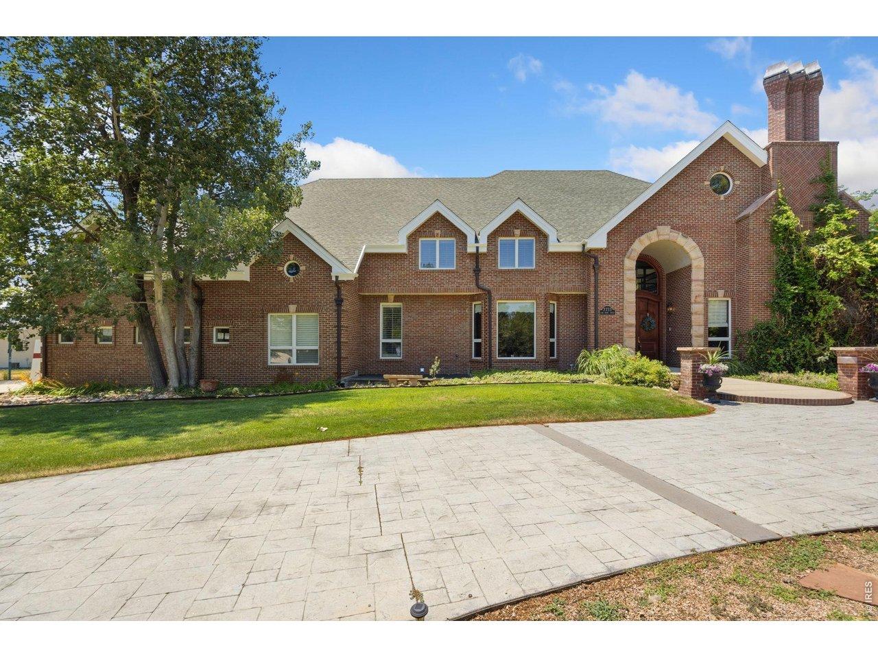 Image 3: Private circle drive, Beautiful facade Image 3: Private circle drive, Beautiful facade
