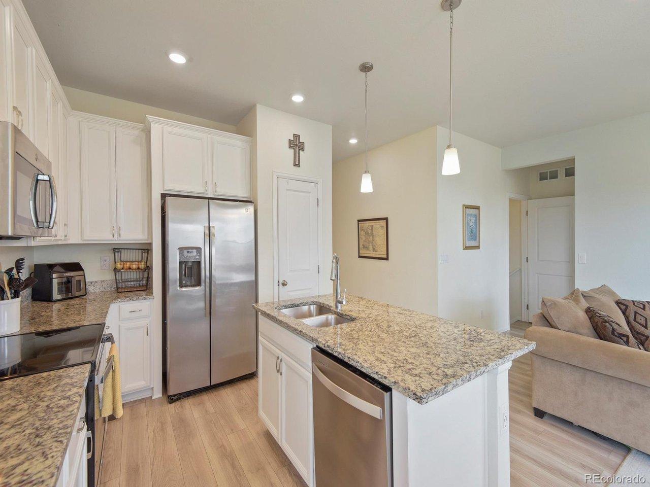 Image 4: Kitchen facing living room