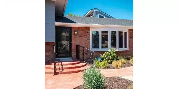 Image 3: Front entry Image 3: Front entry