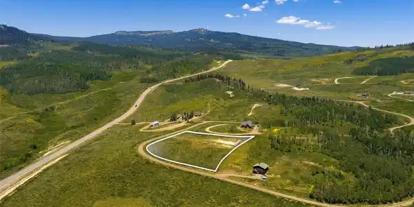 Image 4: Aerial - Markers and outlines are to give a general idea of the property location and are not to be relied upon. Image 4: Aerial - Markers and outlines are to give a general idea of the property location and are not to be relied upon.