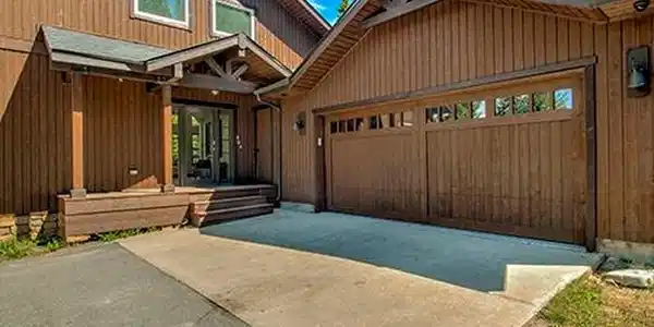 Image 2: Flat paved driveway for easy access