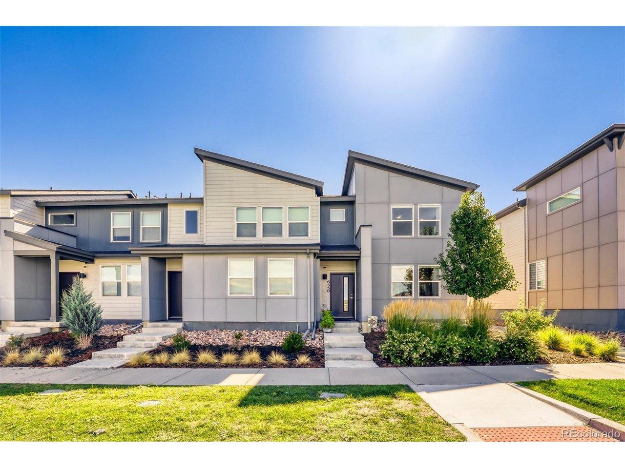 Image 2: End unit with southern exposure Image 2: End unit with southern exposure