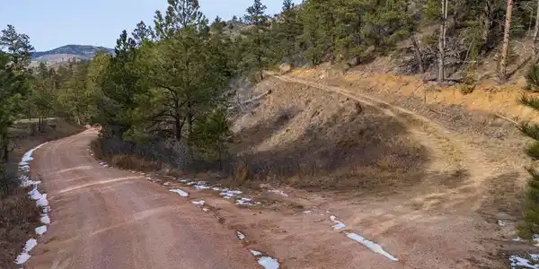 Image 3: Entrance to the property