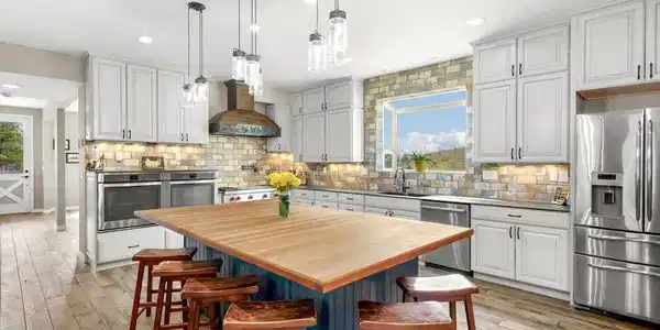Image 2: Wolf range, double ovens, and fantastic island ! Image 2: Wolf range, double ovens, and fantastic island !