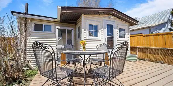 Image 2: Large back deck!