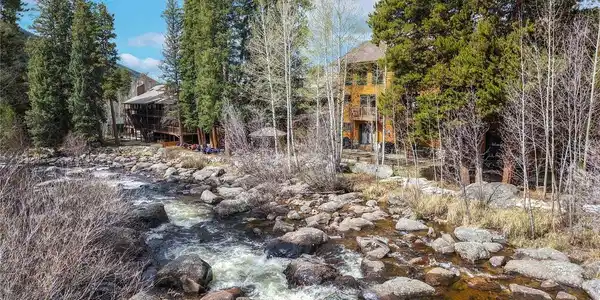 190 Rapids Ln