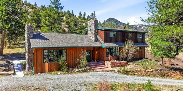 Image 2: Mountain living with easy access to everything you love about Colorado