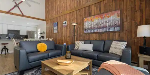 Image 3: High vaulted ceilings! Image 3: High vaulted ceilings!